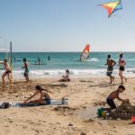 découvrez des idées de loisirs sportifs à pratiquer sur la plage pour allier plaisir et activité physique en plein air.